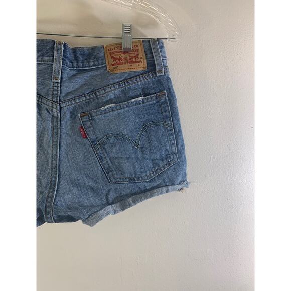 LEVI’S Women’s 501 Button Fly Cut Off Jean Shorts / Size: W27 - Picture 6 of 9